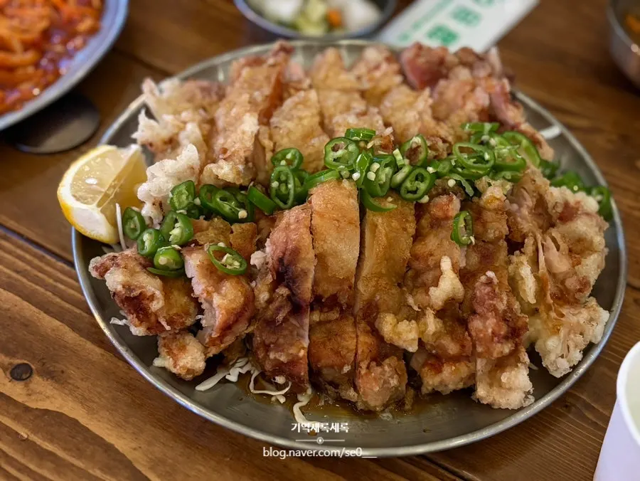 칼뱅이를 나눠 먹는 테이블 상차림