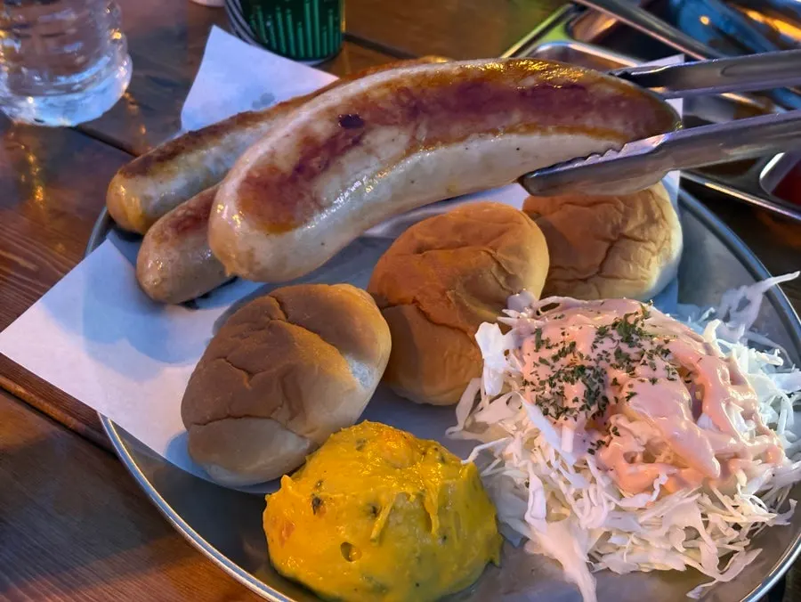 기본·매운·치즈 세 가지 맛 수제 소시지