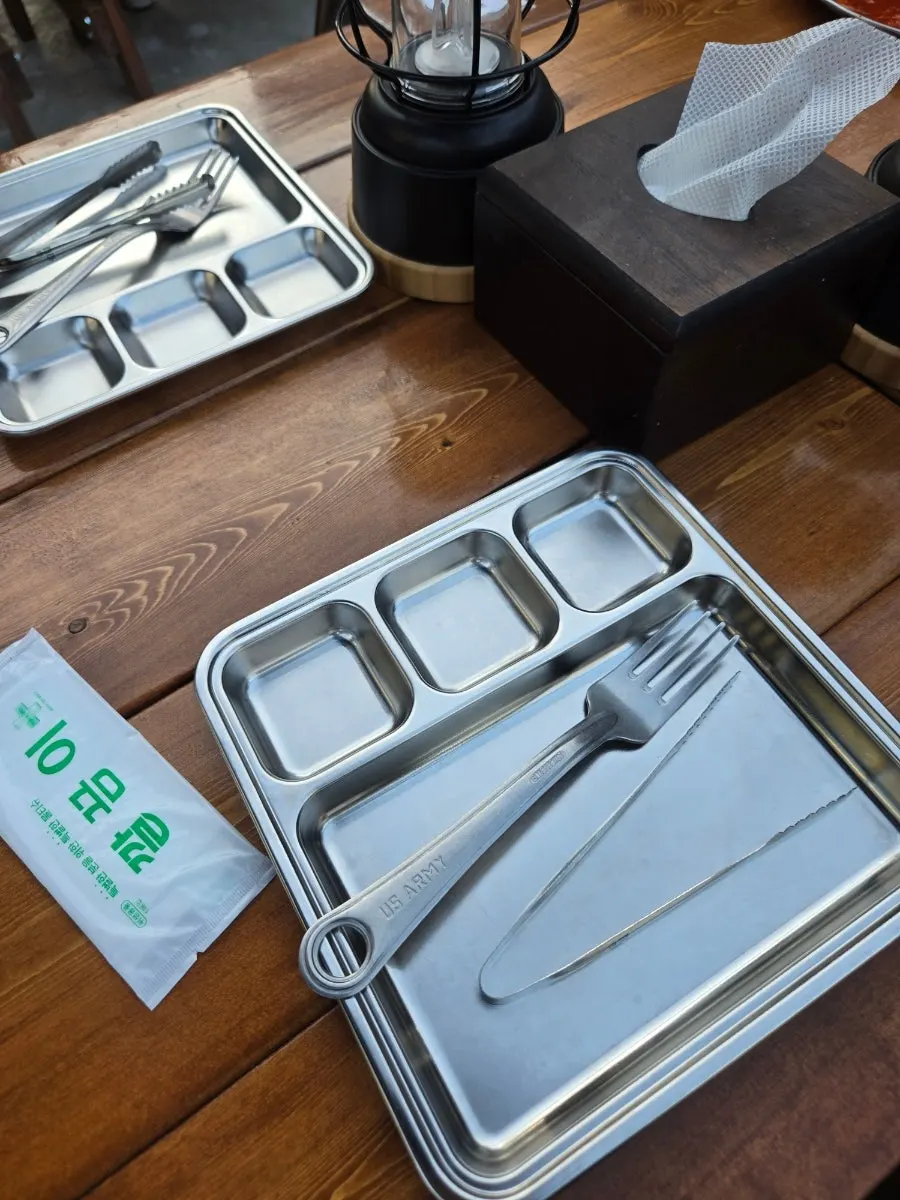 주문한 슬러시 맥주와 테이블 세팅