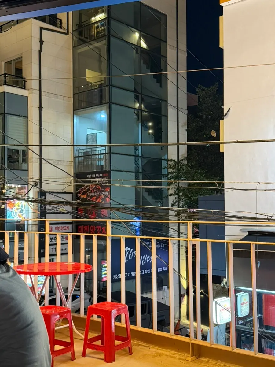 Open-roof outdoor seating at Kkoko Land