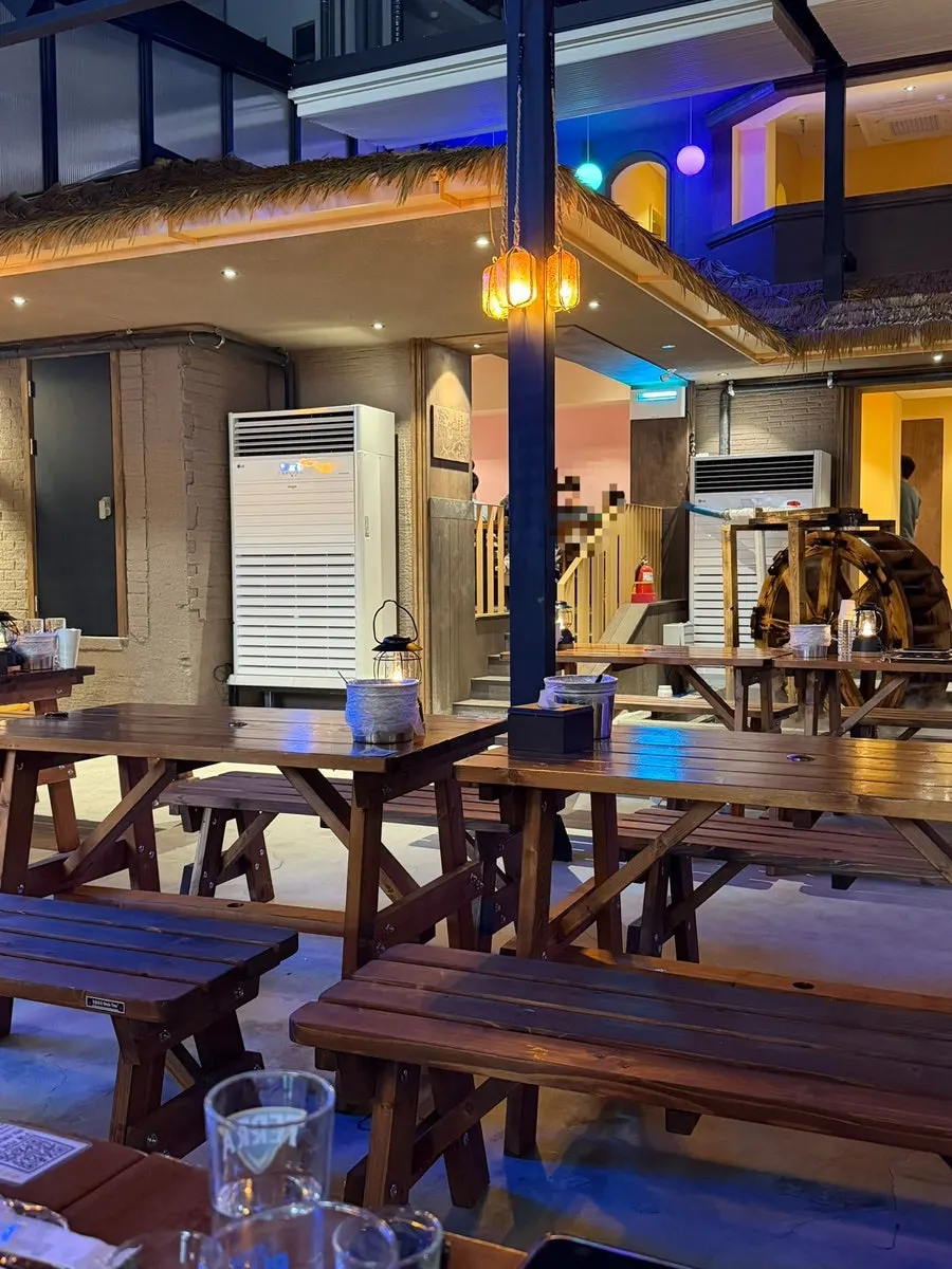 View of the bar's interior atmosphere from an outdoor table