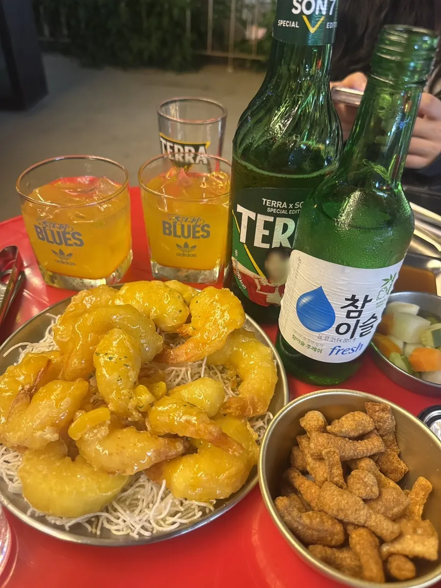 A plate of sweet mango cream shrimp
