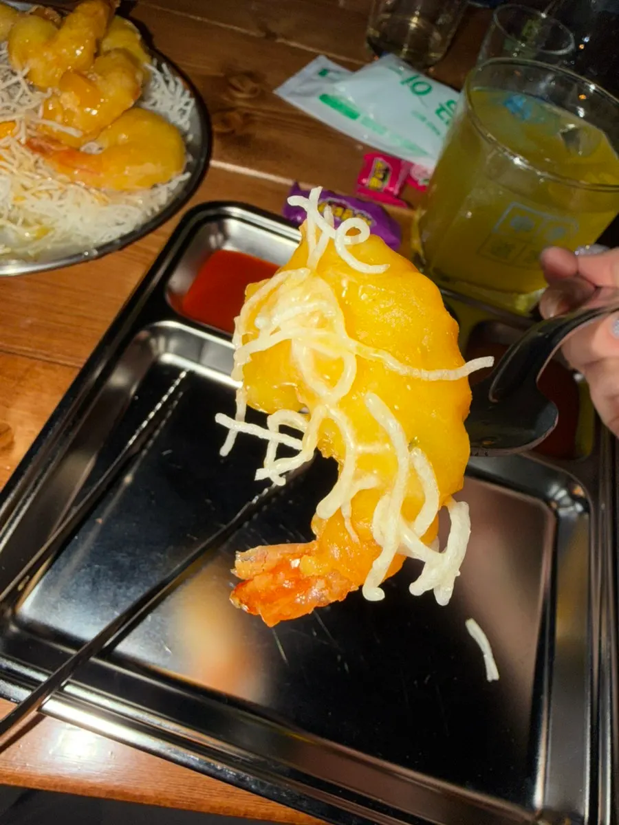 Plump fried shrimp coated in cream sauce