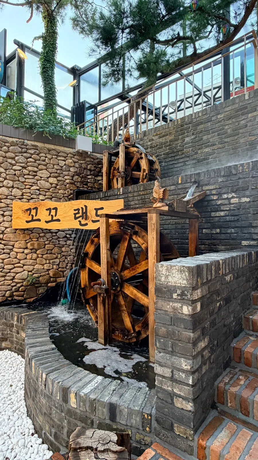 와우산로 골목의 꼬꼬랜드 입구