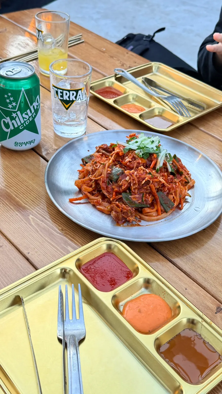 푸짐한 양의 칼뱅이 한 그릇