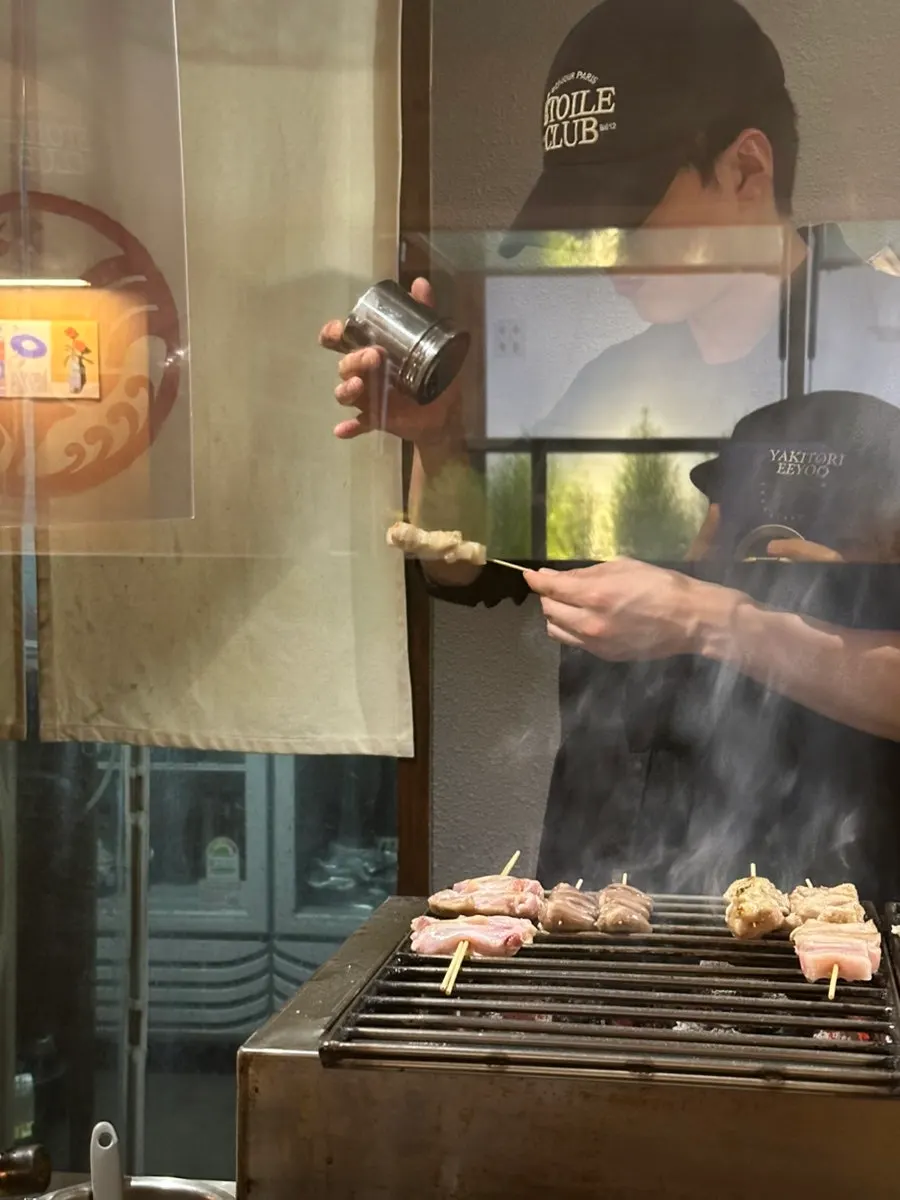 불향이 밴 야키토리 꼬치 한 점
