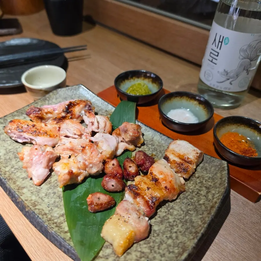 숯불에 구운 야키토리 꼬치