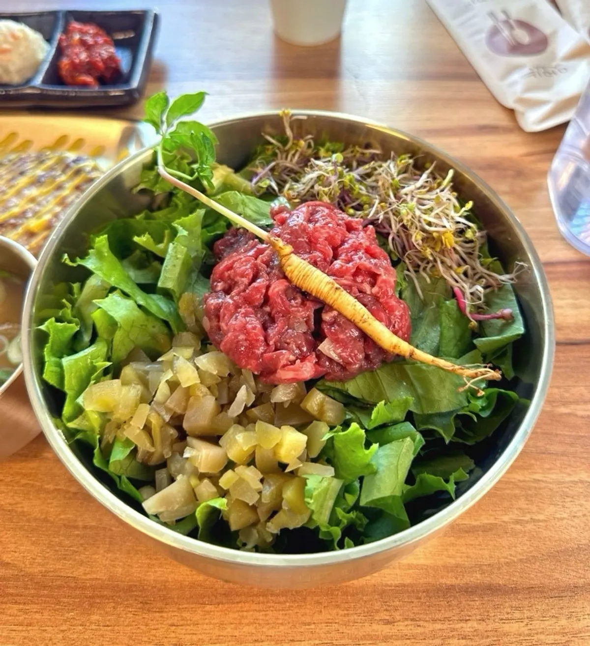 加了人参的韩牛生拌饭