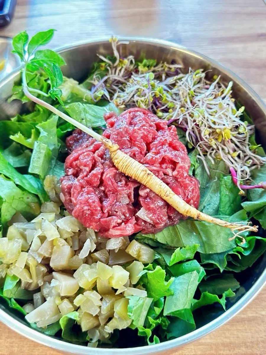 按自己口味调味的生拌饭