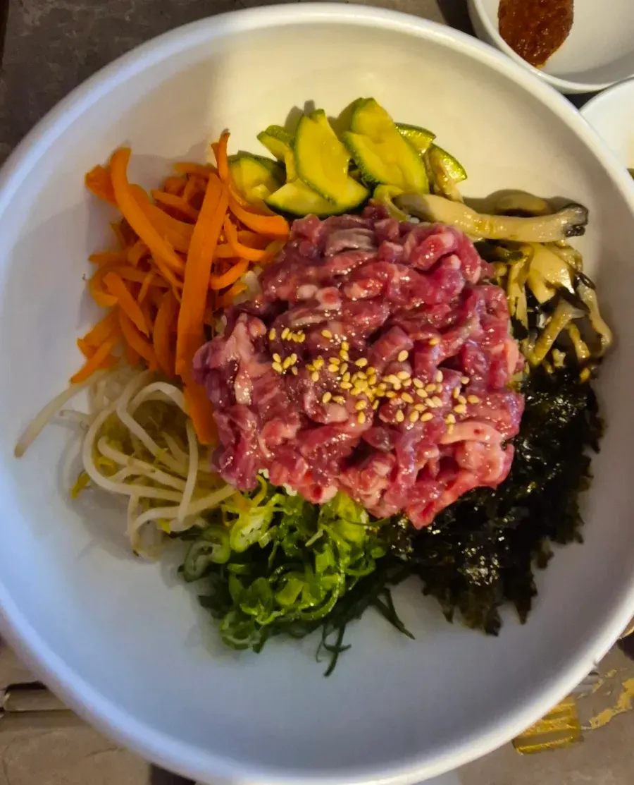Bibimbap with yukhoe and seasoned vegetables