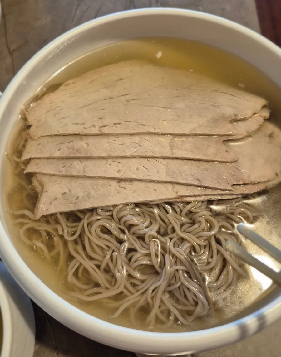 Pyongyang naengmyeon in clear broth