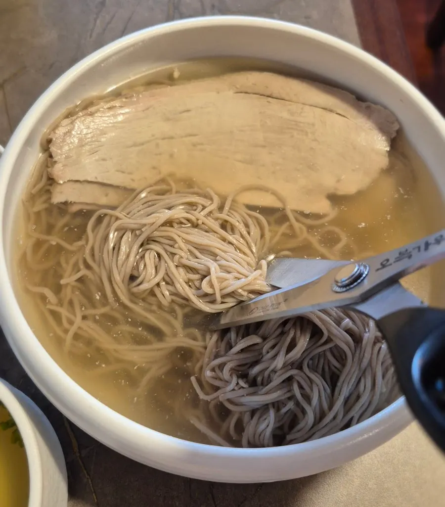 Pyongyang naengmyeon with pyeonyuk