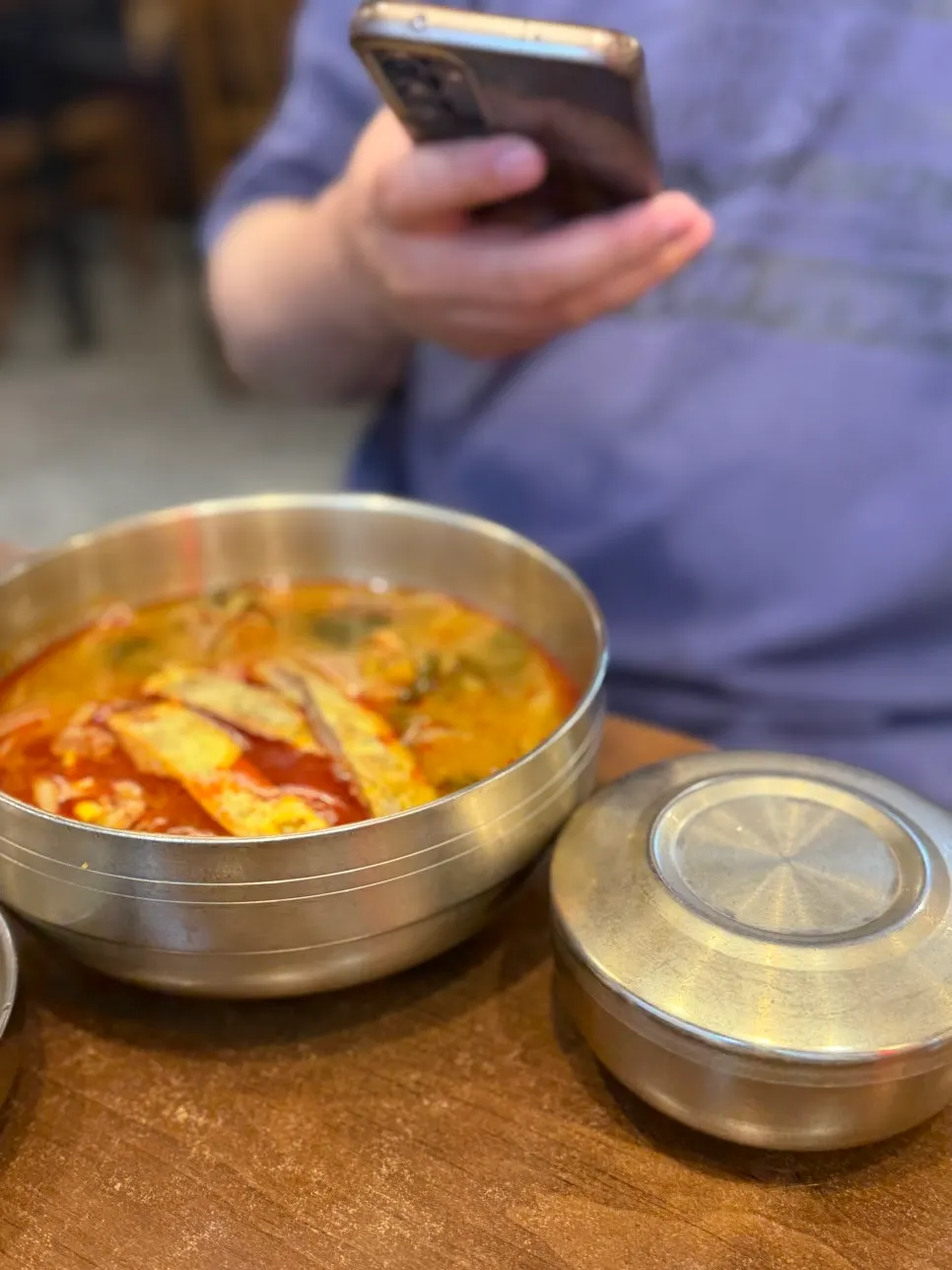 뚝배기에 담겨 나온 육전국밥