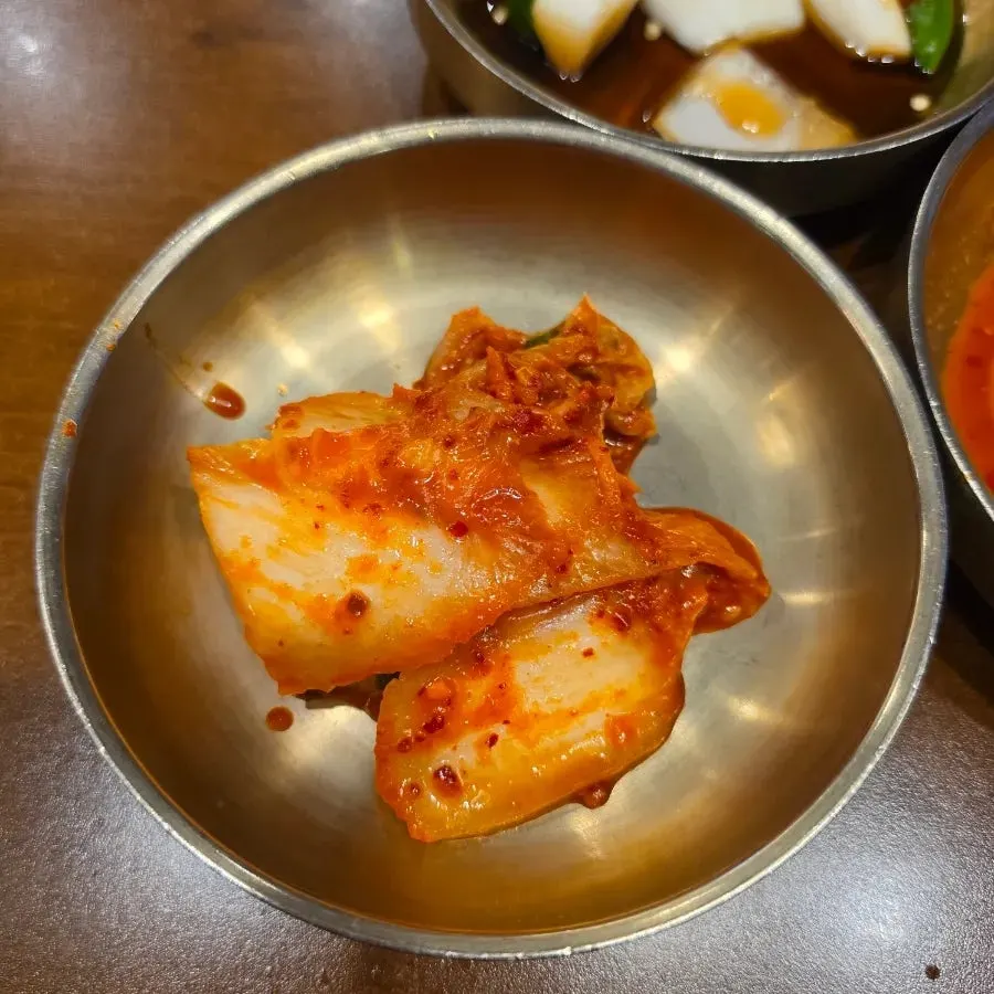 셀프바에서 가져온 열무김치