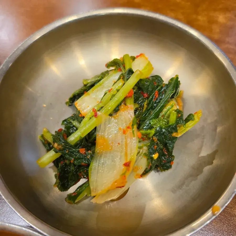 육전 소고기 국밥과 반찬 한 상