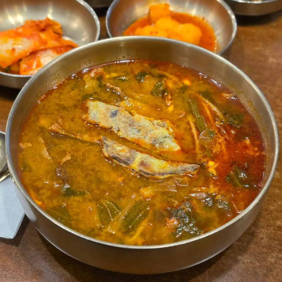 푸짐한 육전국밥 특 국물과 고기