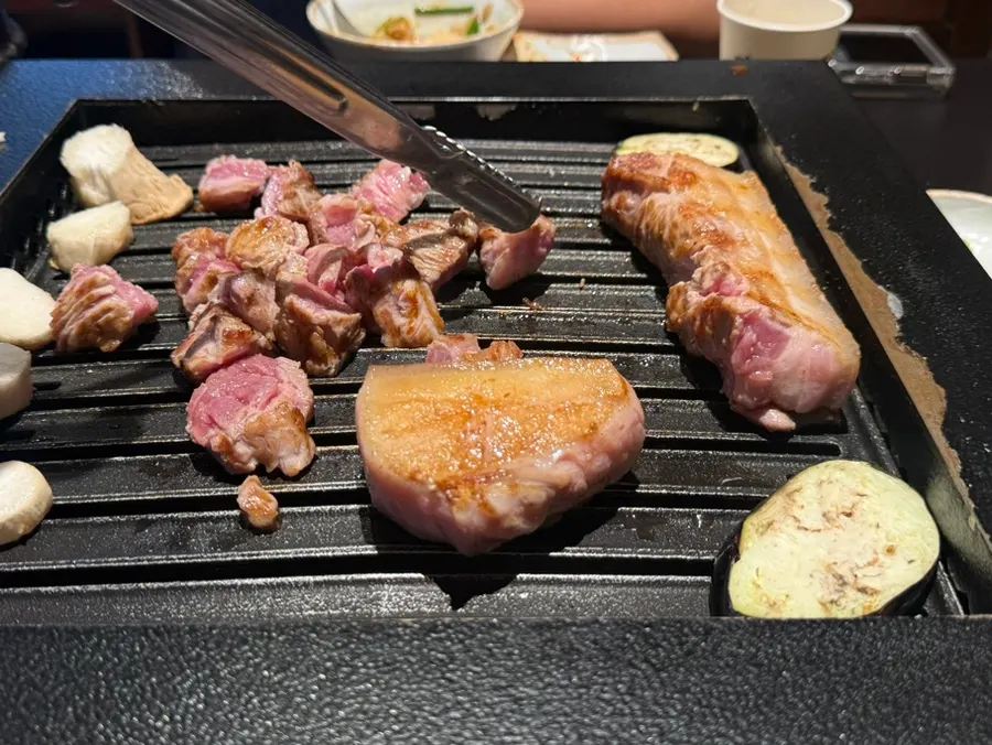 Perfectly grilled premium thin-cut pork neck