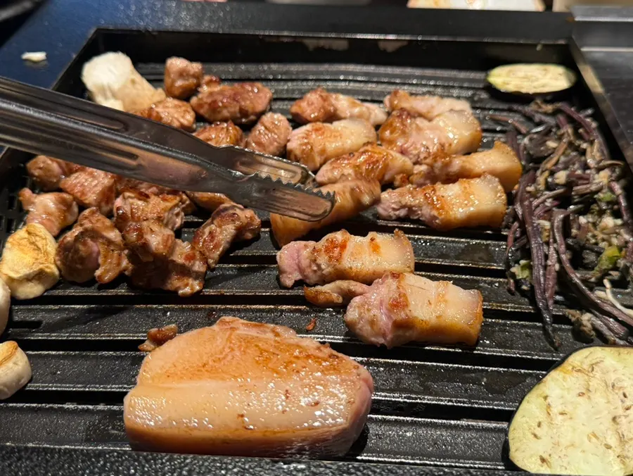 The kkodeulsal piece attached to the pork neck