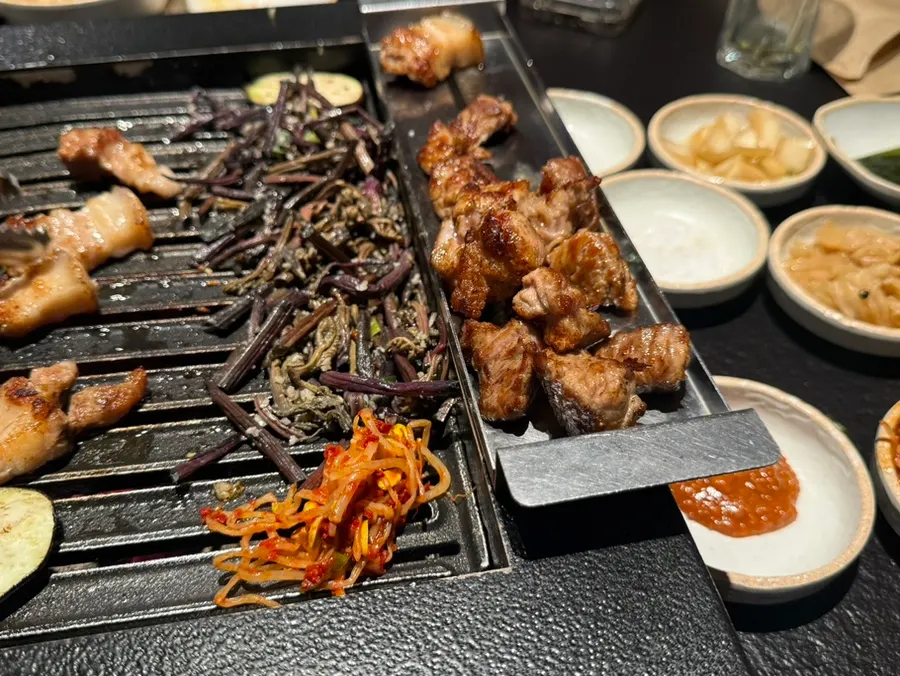 Premium five-layer pork belly grilled with mushrooms and eggplant