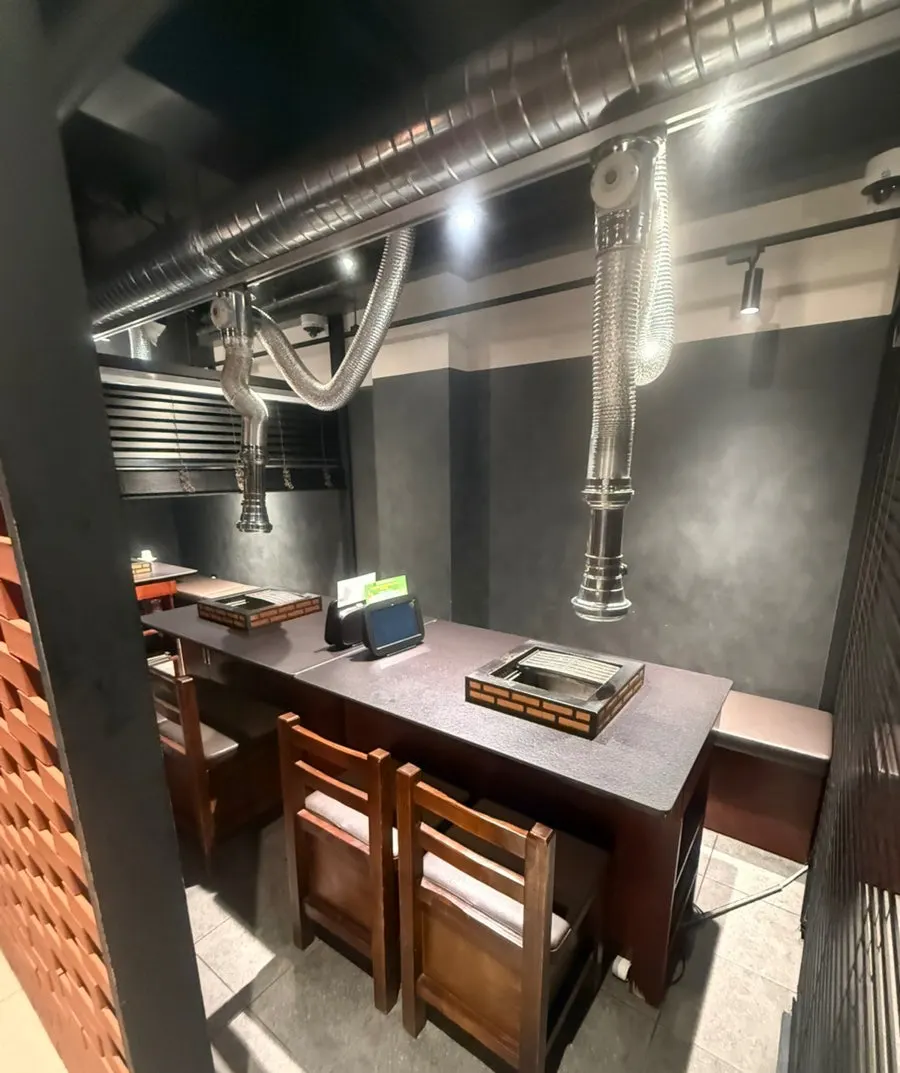 Private room space at Hongkyojip Jamsil for group dinners and family gatherings