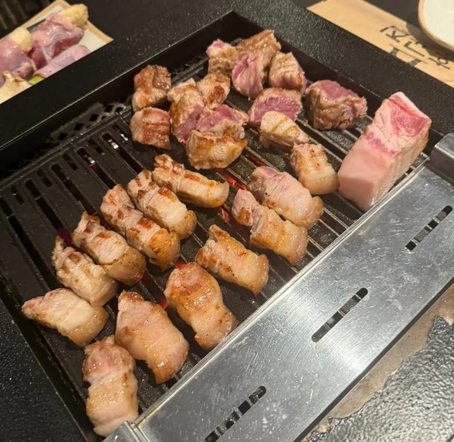 Grilled marbled samgyeopsal and hangjeongsal