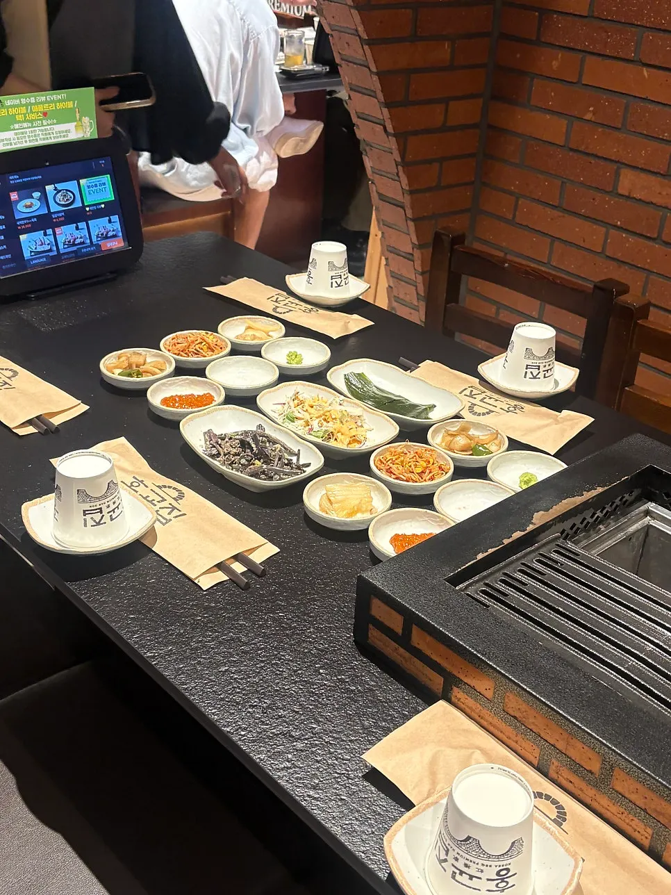홀 예약 테이블 기본 상차림 세팅