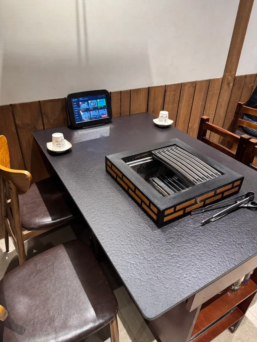 Outdoor terrace tables at Hongkyojip Jamsil
