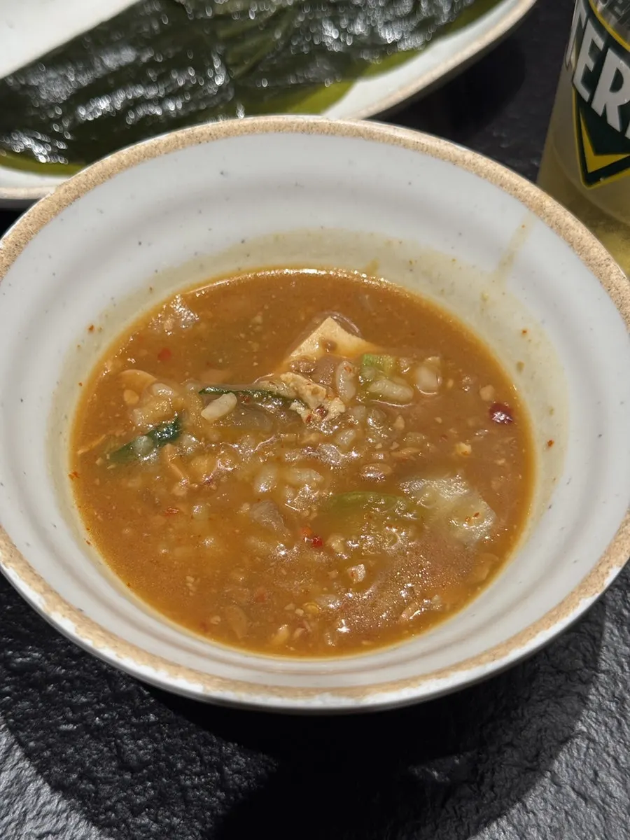 Scooping doenjang sulbap together with rice