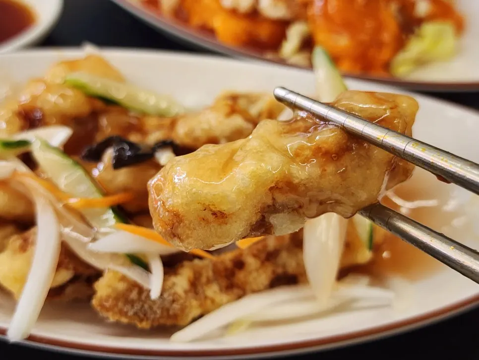 Hongmigwan's crispy-battered sweet and sour pork