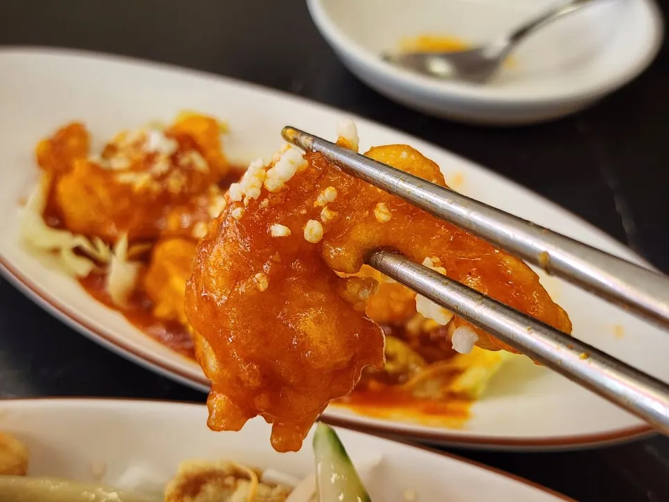Chili shrimp served over lettuce