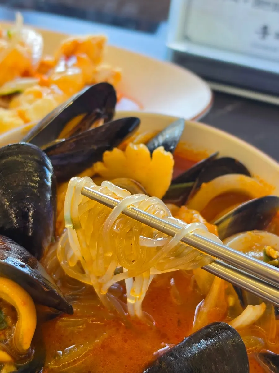 Seafood ingredients inside the ₩10,000 jjamppong-bap broth