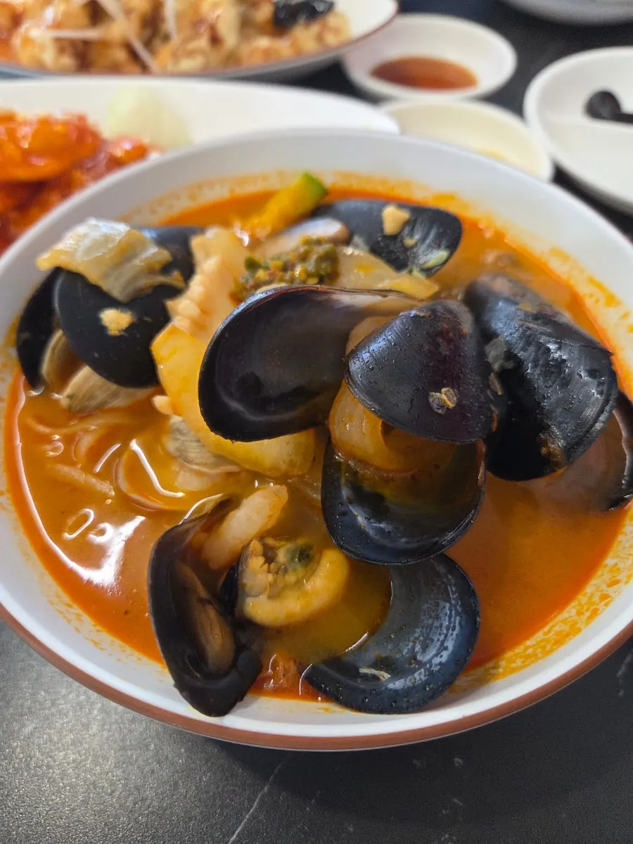 삼선짬뽕 해산물 건더기 클로즈업