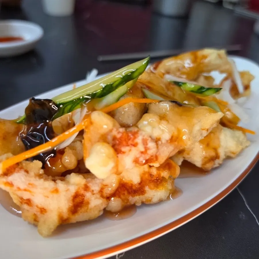 A plate of Hongmigwan's mini tangsuyuk