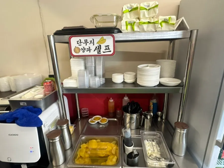 Menu board at Hongmigwan in Gupo Market