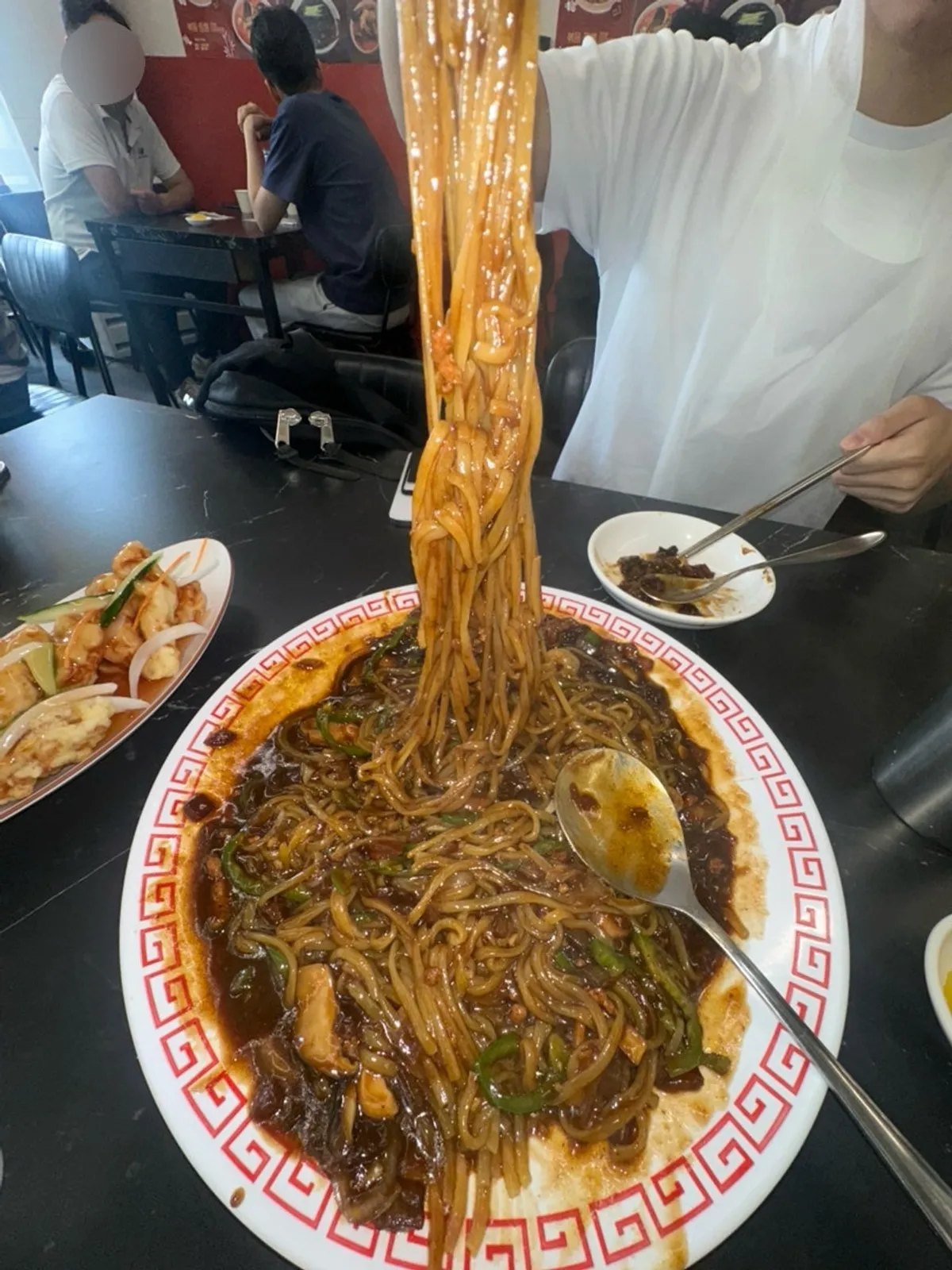 Hongmigwan's jjangban jjajang showing handmade noodle strands