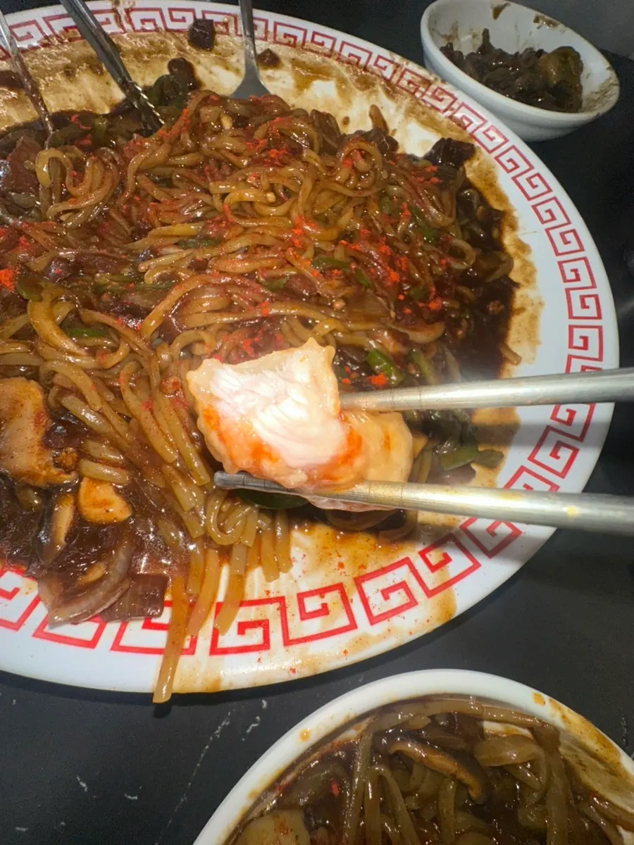 Hongmigwan's mini tangsuyuk with sweet and sour sauce