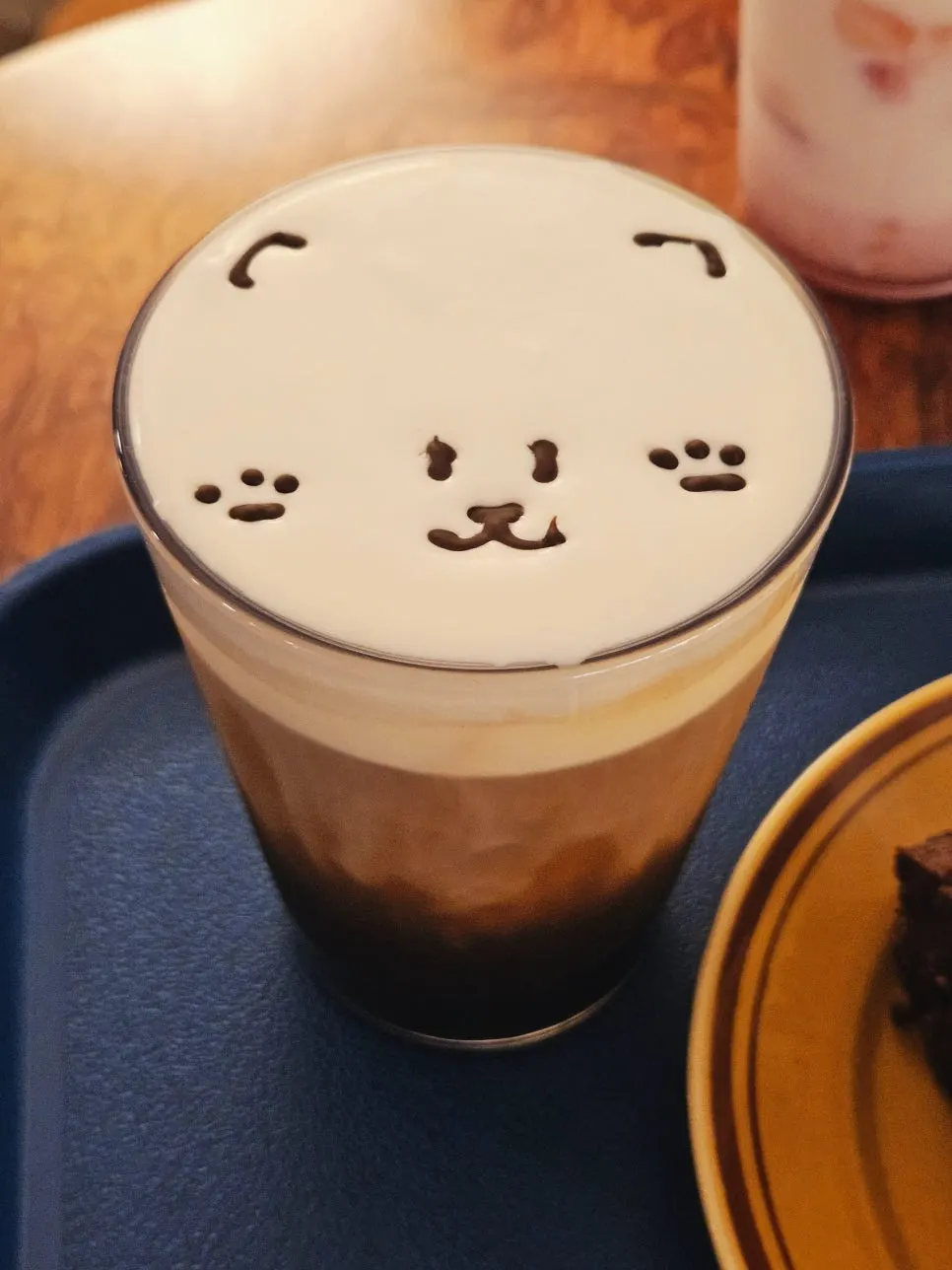 Cream on the bear-art einspänner at Hongrad Mangpo Station Branch