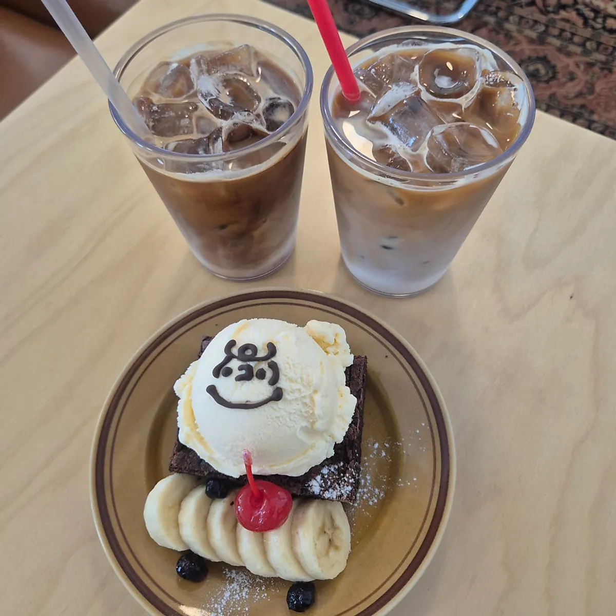 Cake showcase at Hongrad Mangpo Station Branch