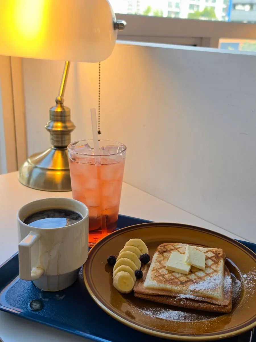 Order of Americano, iced omija tea and kaya jam toast