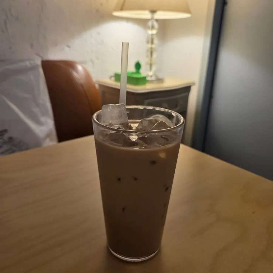Rich chocolate-flavored choco latte at Hongrad