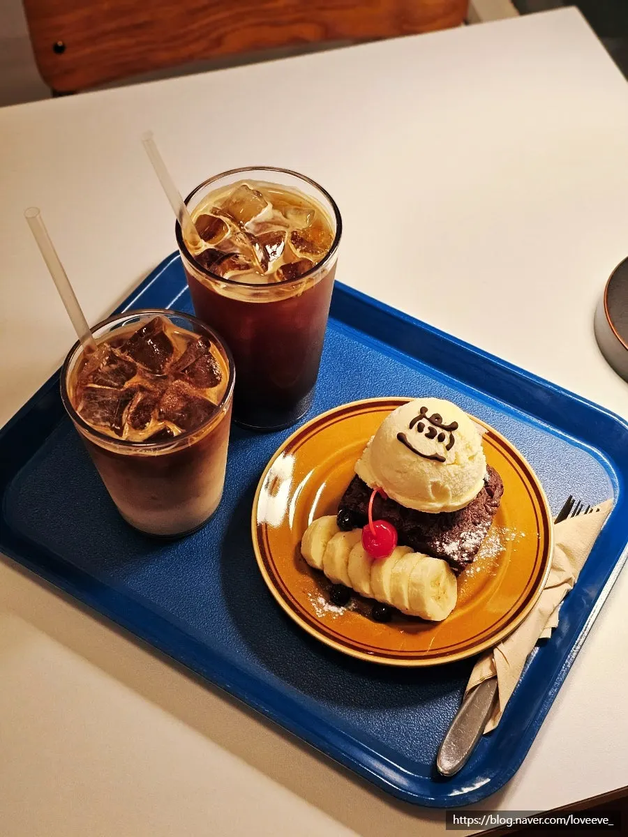 Drinks and dessert set on the table