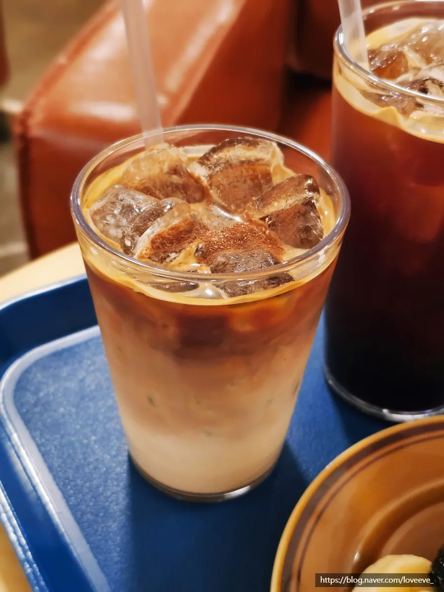 Two iced drinks under the lighting