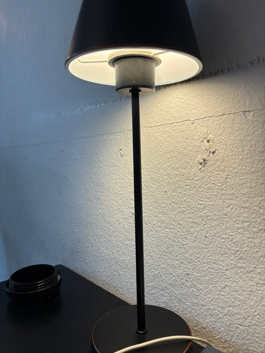 Window seat with a table lamp