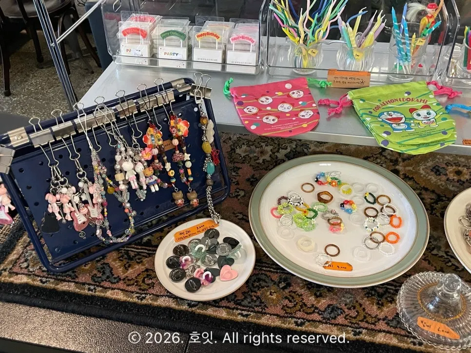 Café props arranged for browsing