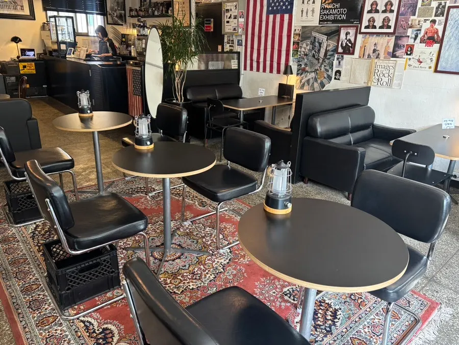 Comfortable seating at Hongrad Suwon Station Branch