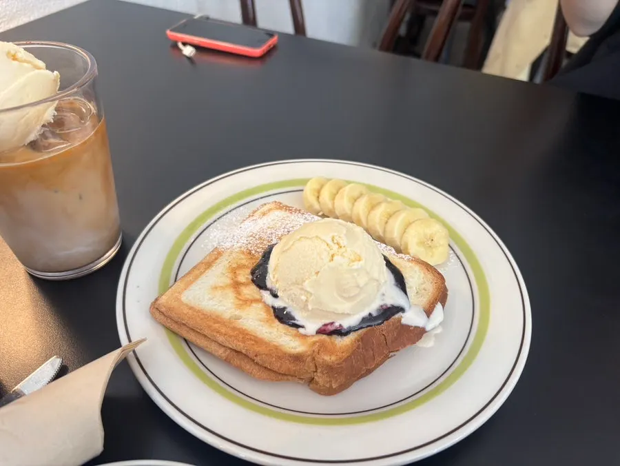 Hongrad's signature Ex-Boyfriend Toast