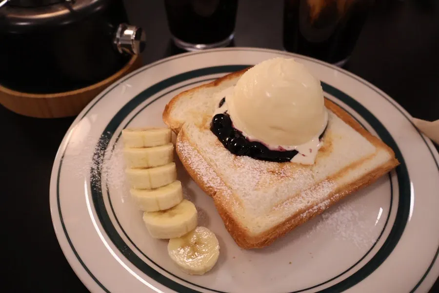 Ex-boyfriend toast topped with ice cream and blueberry jam