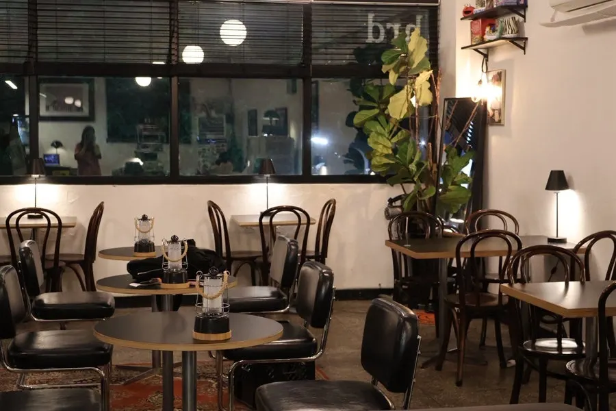 Evening table at Hongrad Suwon Station Branch with the lamp lit