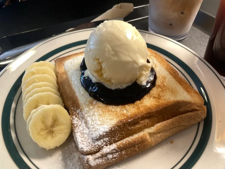 Ex-boyfriend toast and iced drinks on the table