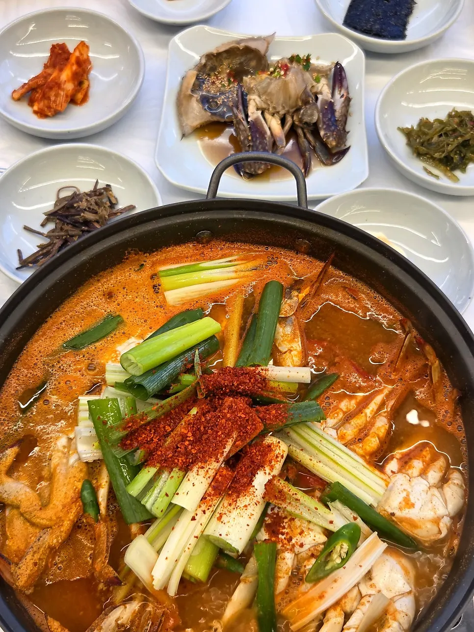 Soy-marinated raw crab and rice table at Huni Gejang